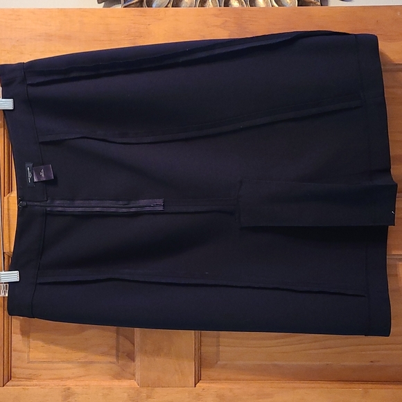 Ann Taylor Zippered Skirt - Picture 6 of 9